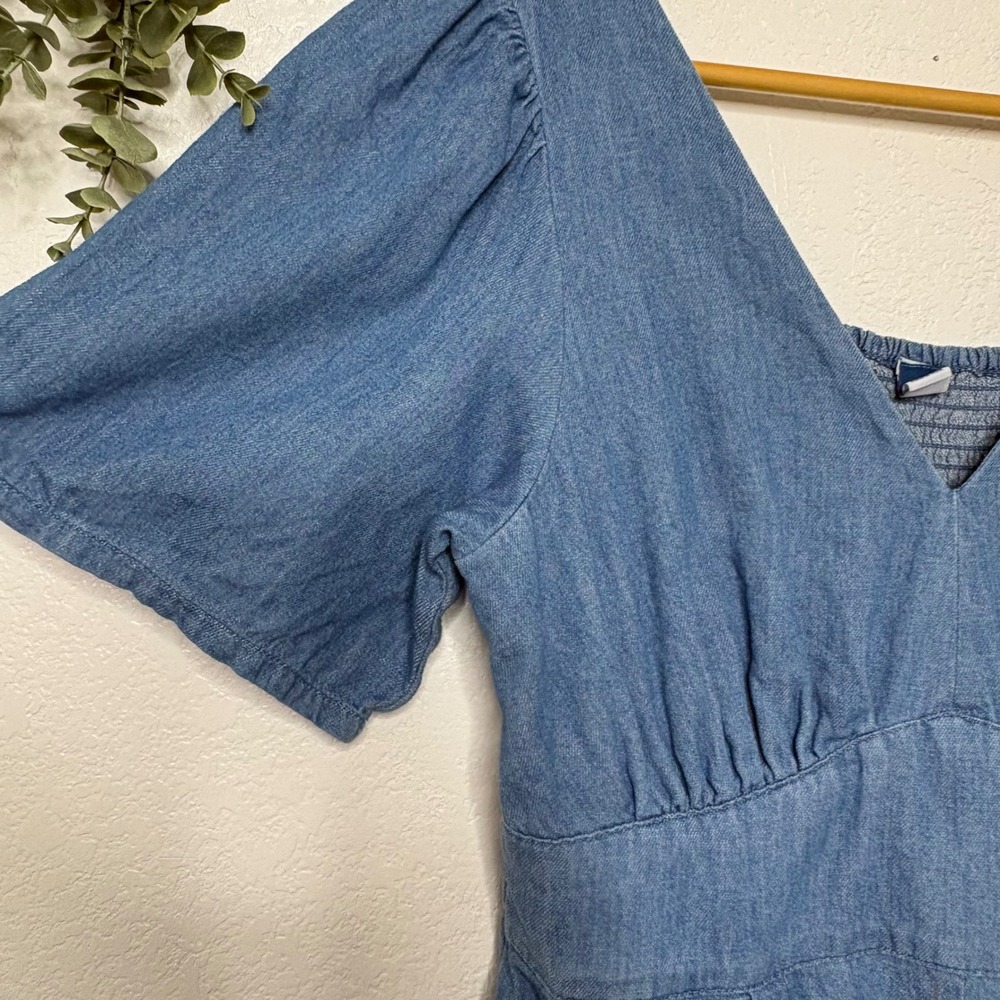 Old Navy Womens Medium Blue Chambray Wide Leg Jumpsuit V-Neck Smocked - Picture 6 of 10